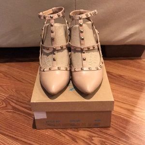 Leuven Alexander Nude “Rockstud” heels